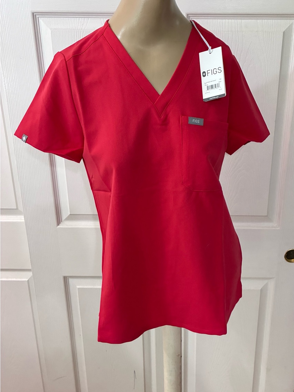 Figs limited edition neon red Catarina scrub top size XS